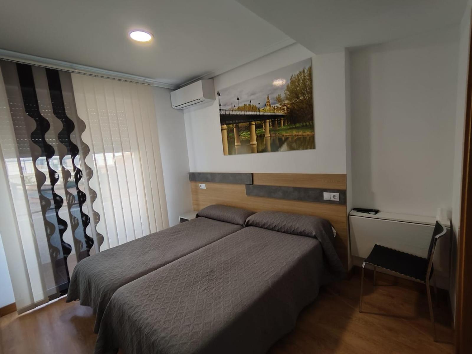 Hostal Rioja Condestable Logrono Luaran gambar