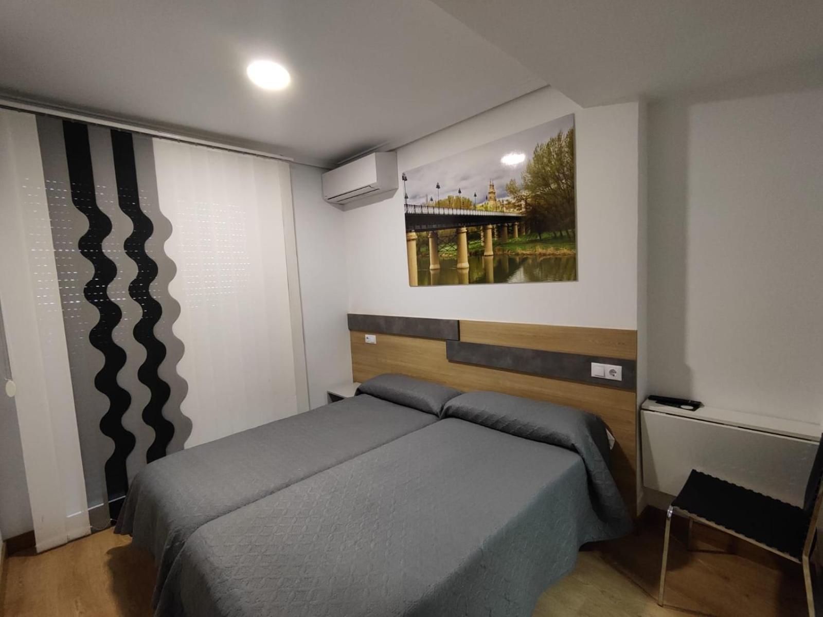 Hostal Rioja Condestable Logrono Luaran gambar